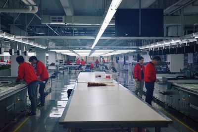 《對話新時代》攝制組走進贏領智尚，期待陳靈梅走進演播廳